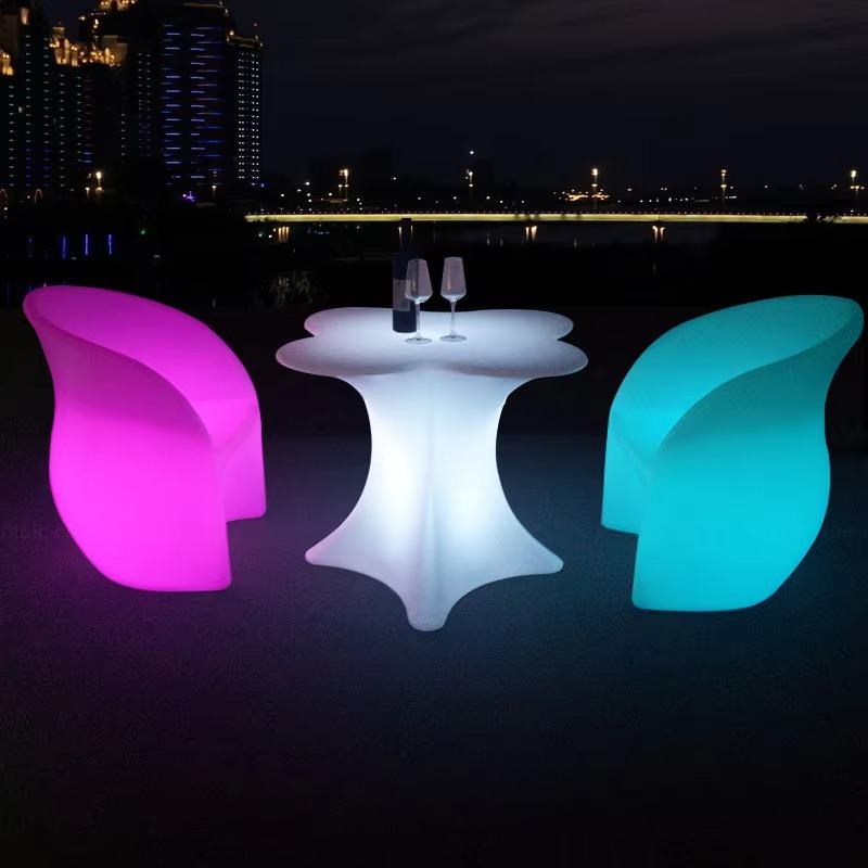 Outdoor Furniture Factory - โต๊ะและเก้าอี้บาร์พลาสติกราคาถูกจากโรงงาน ไฟ LED ชาร์จได้ ทันสมัย สำหรับใช้งานกลางแจ้ง